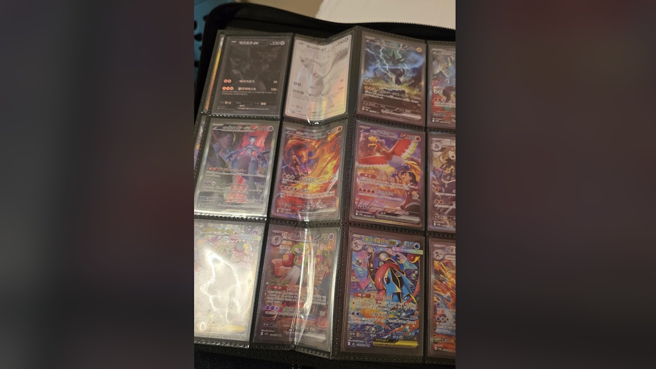 Pokémon TCG-Fan öffnet Sammelordner und erlebt Schock - Ein Knick zieht sich durch ein Sleeve und 6 wertvolle Karten sind ruiniert: "Ich werde wirklich weinen"