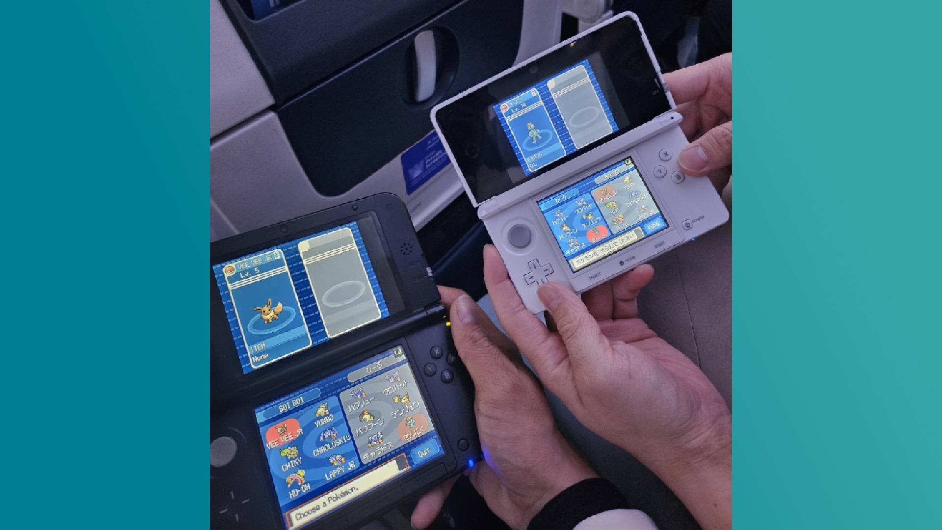 Nintendo-Fan spielt im Flugzeug Pokémon HeartGold auf seinem 3DS – die Person neben ihm zockt zufällig Pokémon SoulSilver