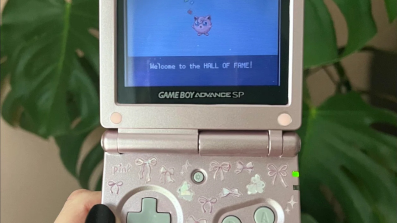 Pokémon Blattgrün-Spielerin bezwingt Top 4 nur mit einem Pummeluff - und reizt das Gameplay clever aus