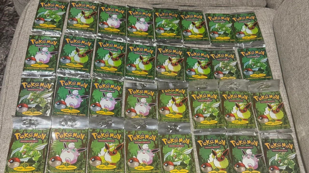 Pokémon TCG-Oma hortete vor 20 Jahren heimlich Gen 1-Booster und 3 Holo-Glurak - jetzt haben ihre Enkel die Sammlung im Wert von bis zu 300.000 Euro gefunden