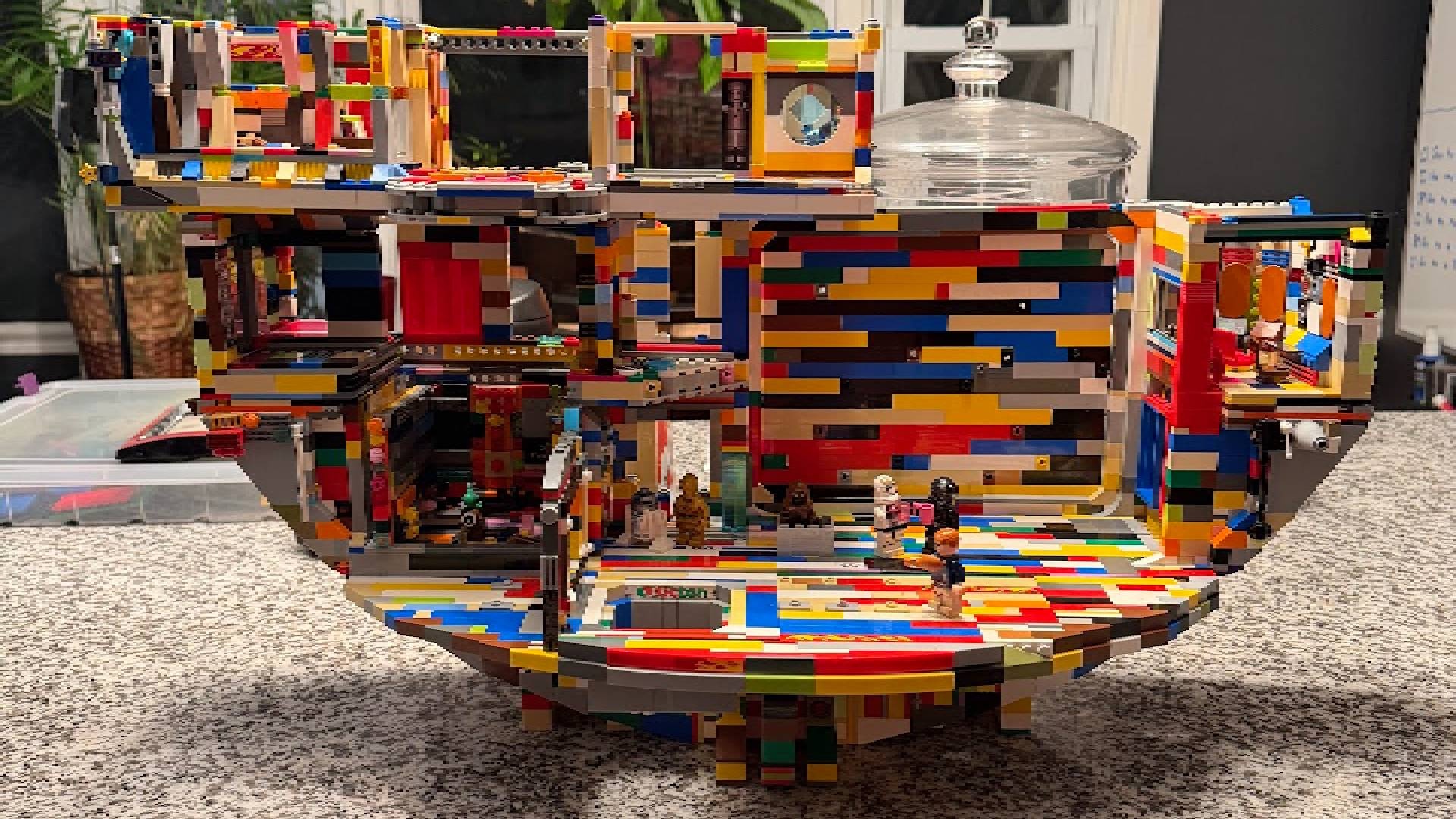"Das fühlt sich illegal an" - LEGO-Fan baut 1000 Euro teuren Todesstern nach, indem er all seine losen Steine benutzt