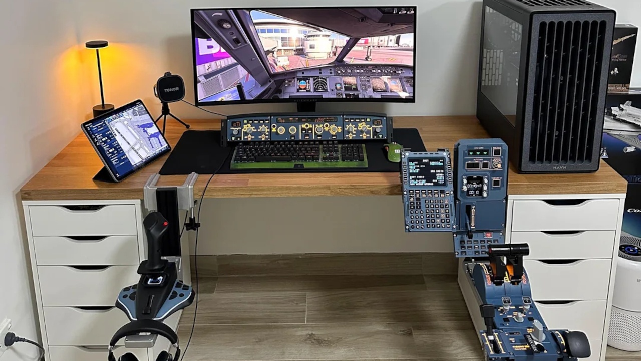Angehender Pilot zeigt stolz das PC-Setup seiner Träume - Community lobt begeistert: Du hast ein Flugzeug-Cockpit gebaut
