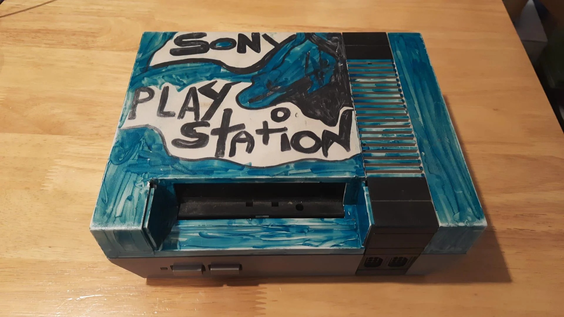 'Muss eine Beta-PS6 sein': Sammler kauft gebrauchte PS1, aber bekommt stattdessen angemaltes NES