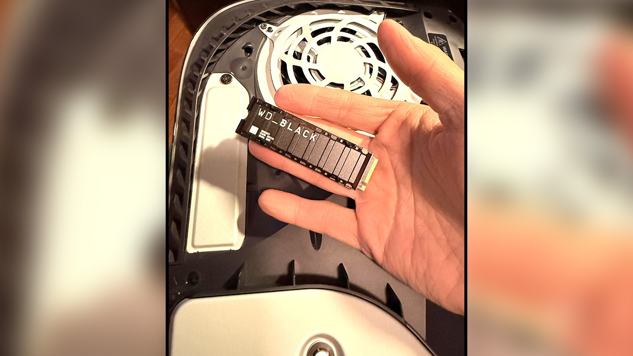 "In meiner PS5 lagert Gold" - PC-Spieler braucht mehr Speicherplatz und plündert die SSD aus seiner 'alten' Konsole