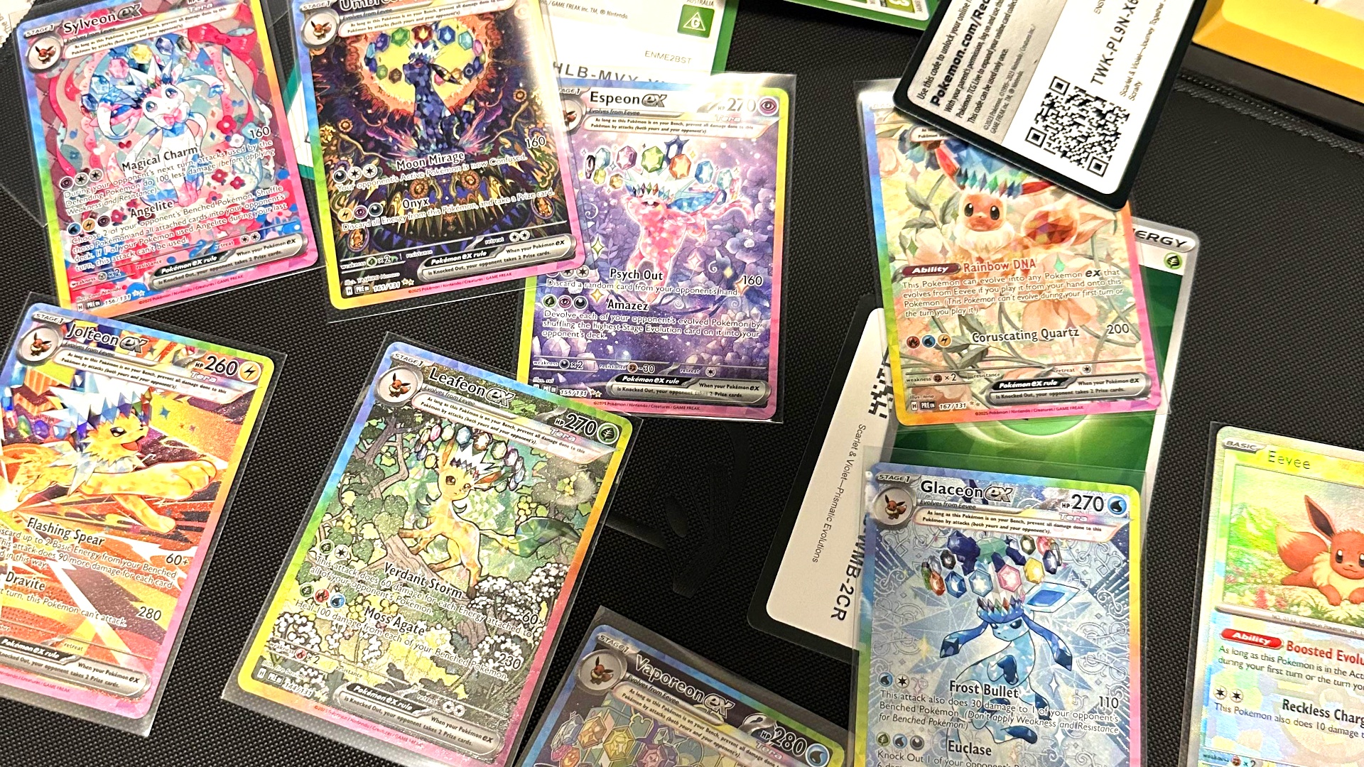Pokémon TCG-Glückpilz zieht God Pack mit allen Evoli-Entwicklungen auf einmal, sind bis zu 8.000€ wert - "Okay, jetzt höre ich auf, bye"